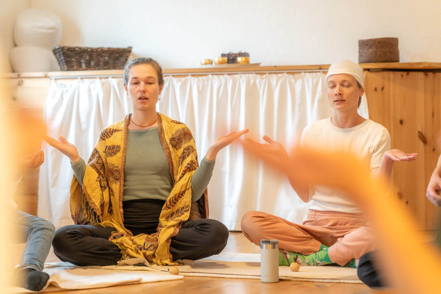 Kirtan2_900x600